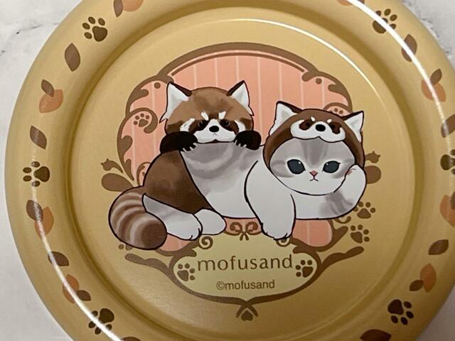 【mofusand サークルマルチトレイ2】レッサーパンダとレッサーパンダにゃんの絵柄です♪