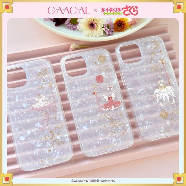 【GAACAL×カードキャプターさくら】歴代のコスチュームや登場した杖などをデザインしたシェル風iPhoneケース