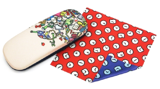 「タイムふろしき」をそのままリアルに再現したメガネクロスが付属