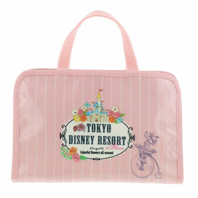 スパバッグ 1,900円｜東京ディズニーリゾート「花咲き誇るパークを満喫するミッキーたちが描かれたグッズ」｜販売店舗：東京ディズニーランド「ホームストア」、東京ディズニーシー「ヴィラ・ドナルド・ホームショップ」｜発売日：2024年4月25日（木）