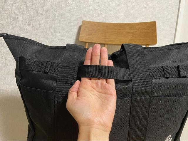 【MOOMIN 撥水 MULTI BIG TOTE BAG BOOK】カラビナを引っかけられます