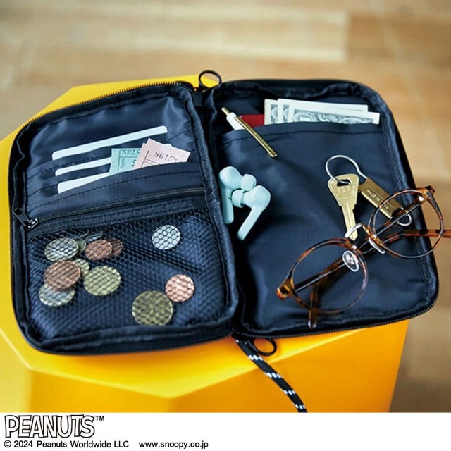 【SNOOPY アウトドアに強い！ BEAGLE SCOUTS 撥水多機能ショルダーバッグ BOOK】大きく開いて中身が見やすい！ 