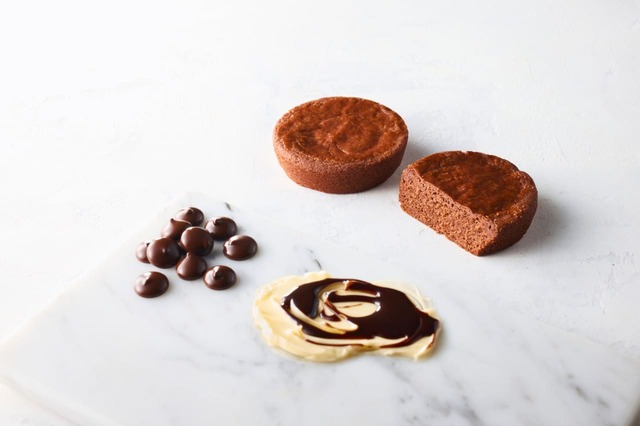 【ゴディバターズ】「ゴディバターズ ガレット ショコラ」432円、「ゴディバターズ ガレット 3個入」1,404円、「ゴディバターズ ショコラ 6個入」2,700円