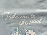 「Take me to the pool！」のロゴ入り