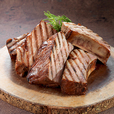 「香ばしく焼き上げたスペアリブBBQ(ディナー限定)」<期間:2026年9月1日〜11月30日>【【ホテルロイヤルクラシック大阪】ライブキッチンで焼き上げる“グリル料理”&自分で作る“モンブラン”で実りの秋を大満喫できるビュッフェ開催!】