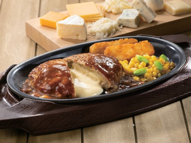 「チーズINハンバーグ」＜価格：【通常価格】682円（税込750円）➡【クーポン価格】341円（税込375円）＞【「チーズINハンバーグ」が341円！？ガスト・バーミヤン・ジョナサン・夢庵の人気メニューが期間限定で半額に！】