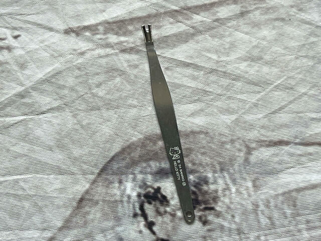 根もとの甘皮をカットできる甘皮カッター