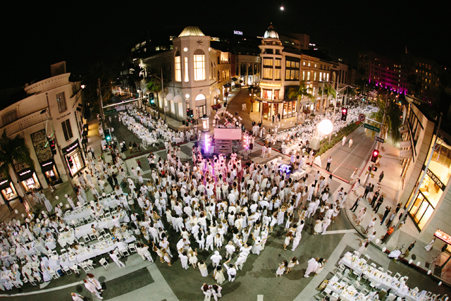 超優雅な“白”で統一されたパーティー「ディネ・アン・ブラン」