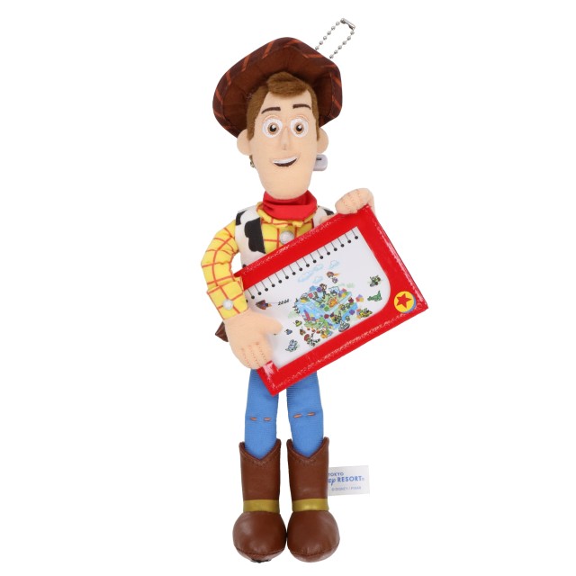 ぬいぐるみバッジ 2,500円｜サイズ：高さ約28cm｜販売店舗：東京ディズニーリゾート・トイ・ストーリーホテル内ディズニーショップ「ギフト・プラネット」