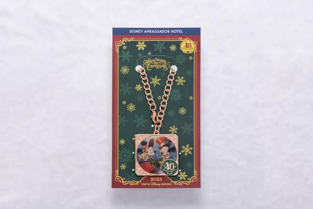 エンパイア・グリル ”ディズニー・クリスマス”スぺシャルメニューエメラルド付帯チャーム