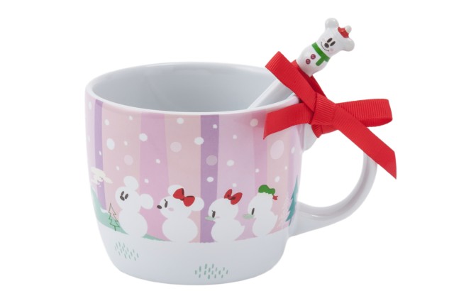 スープカップ（スプーン付） 1,800円｜（カップ）直径約10×高さ約8.5cm（スプーン）長さ約14cm｜東京ディズニーリゾート「ディズニー・クリスマス」2019｜販売店舗：東京ディズニーランド「グランドエンポーリアム」、東京ディズニーシー「エンポーリオ」