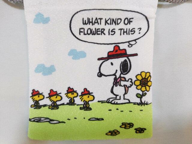 ビーグル・スカウトをモチーフにしたデザインです【デコホーム商品】豆巾着（ヒマワリ スヌーピー BS02）価格：499円