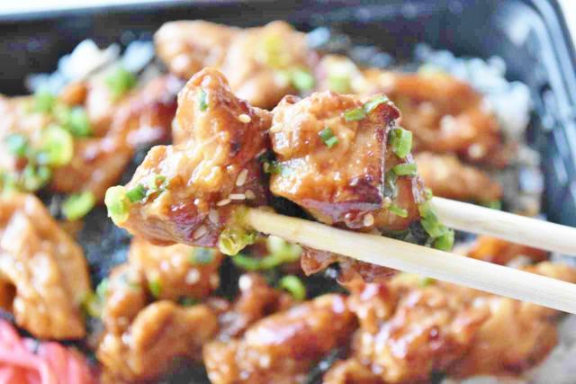 オーケーオリジナルの厳選焼鳥だれを使用。