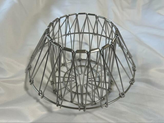 【ART OF BLACK ステンレス製 折りたたみ 変形 カゴ バスケット】カラーはブラック、シルバー、ゴールドの3色展開。ゴールドが人気のようです