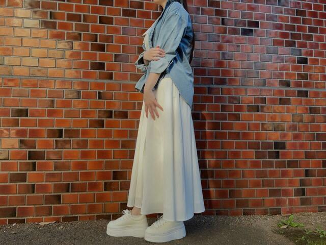 厚底なので、ロングワンピースもすっきり着こなせます