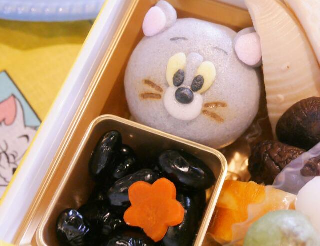 おせち・二段重「トムとジェリー」｜トムのじょうよ饅頭はこし餡入り