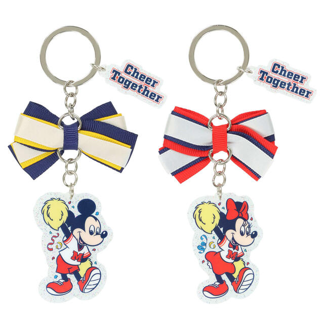 キーチェーンセット 2,000円｜東京ディズニーリゾート「ポンポンを持ったミッキーたちが元気に盛り上げてくれるグッズ」｜販売店舗：東京ディズニーランド「グランドエンポーリアム」、東京ディズニーシー「エンポーリオ」｜発売日：2025年4月24日（木）
