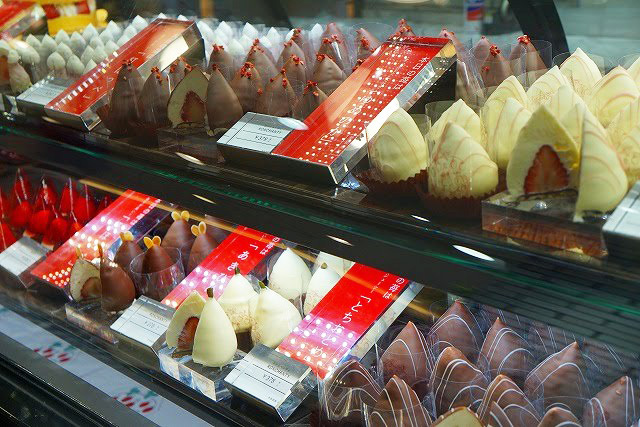 数々の苺スイーツがずらり