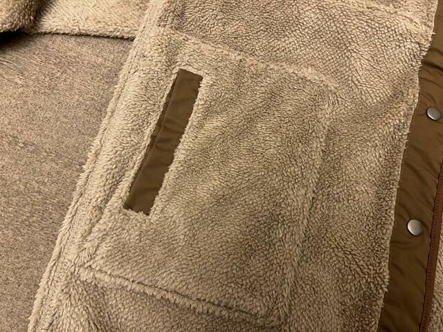 【ワークマン　防風ベロアシャギーロング】裏面のボア地の方にもポケット付き！