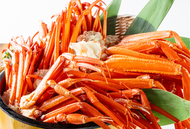「紅ズワイガニの食べ放題」<期間:12月ランチ、ディナー限定>【神戸のホテルでクリスマス晩餐会♪ローストビーフ・ローストチキンなどのパーティーメニューが“2,400円”から食べ放題!】