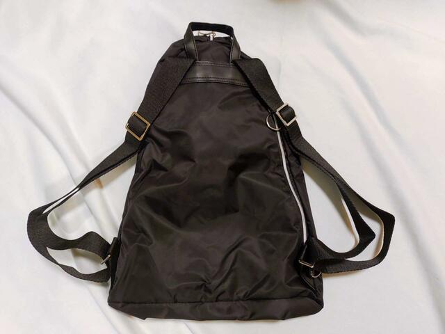 裏面も、シンプルなデザイン