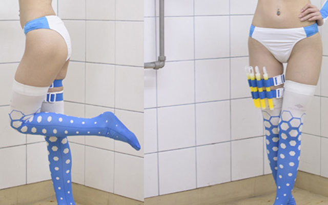 “水中×ニーソ”2人の女の子で2倍かわいい！