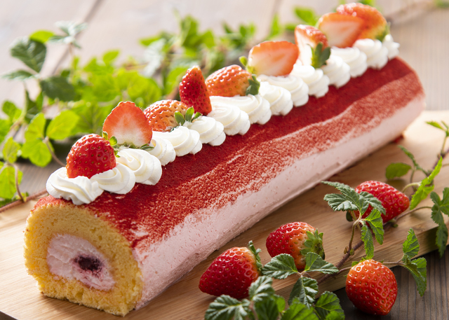 ストロベリーロールケーキ