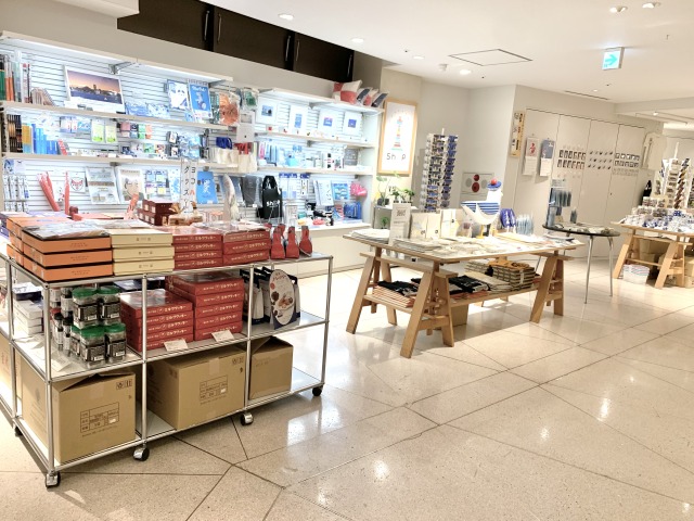 〈マリンタワーショップ〉