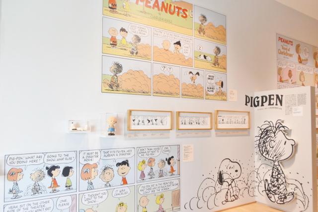 コミック「ピーナッツ」の定番エピソードやトリビアについて、立体的に展示されている