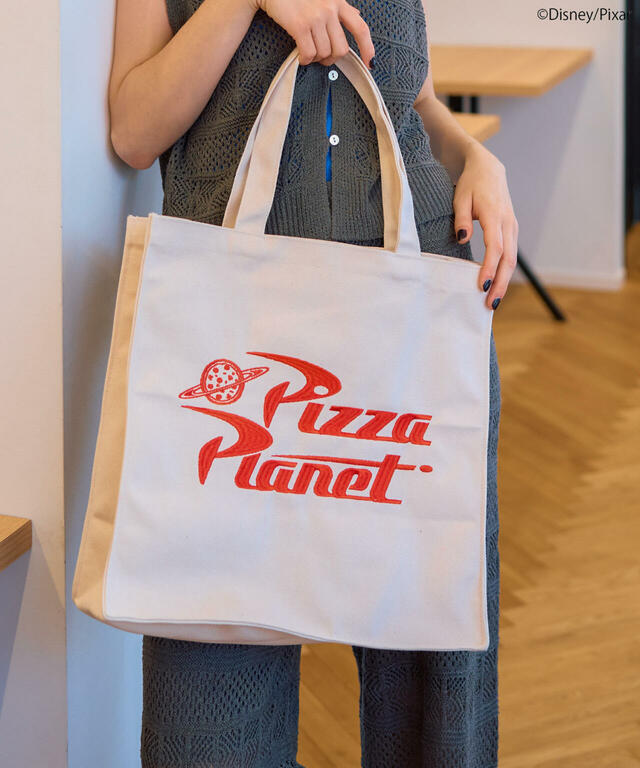 Pizza Planet キャンバストートバッグ 3,490円｜AMERICAN HOLIC Disney Collection 『トイ・ストーリー』