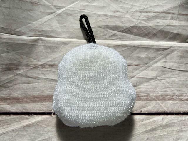 後ろ姿はシンプルな無地