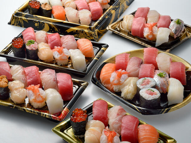 お寿司も各種ラインナップ
