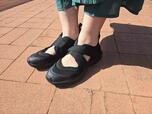 【無印良品 スニーカーサンダル】ベルトがクロスしてしっかりホールドしてくれるので、サンダルなのに安定感がバツグンです