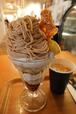 IBARAKI sense「BARA cafe」笠間和栗のモンブランパフェ((2,300円(税込)) 焼き芋ラテとともに