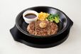 【ペッパーランチのメニュー人気ランキング 5位】「肉塊ハンバーグ」200g 1,190円（税込）/300g 1,590円（税込）