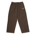 「STARBUCKS STAND by BEAMS LOGO スウェットパンツ(ブラウン)」<価格:16,500円(税込)>【毎日のコーヒーシーンを彩るアイテムが勢ぞろい!「STARBUCKS STAND by BEAMS」の定番コレクション『CORE Collection』に第2弾が登場!】
