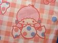 ララは髪をツインテールにするほどの徹底ぶり。まさにペコちゃん♪