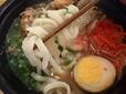 【ロピア 沖縄風ソーキ蕎麦】麺は太めでうどんのような見た目をしています!