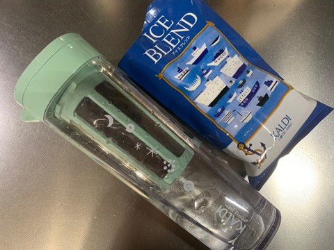 【カルディ 水出しドリンクボトル1.1Ｌ】細挽きのコーヒー豆を用意