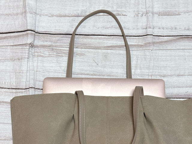 ノートPCもラクラク収納できる大きさ