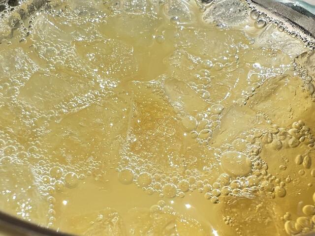 【モスバーガー モーニング野菜バーガー ドリンクセット 】100%オレンジジュースが濃いのにさっぱりして飲みやすい