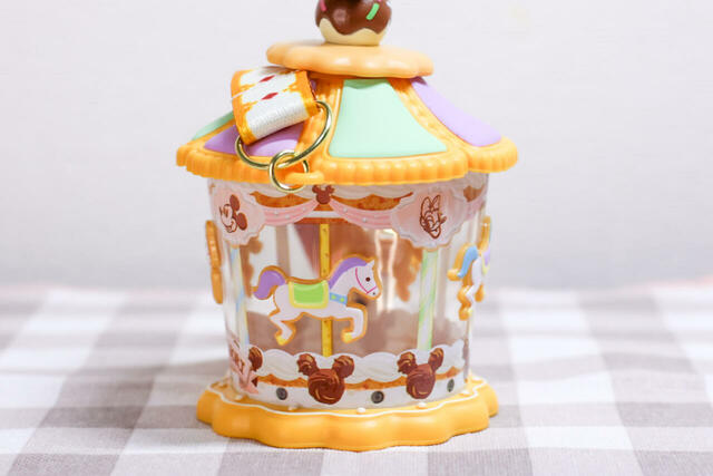 グミキャンディー、ミニスナックケース付き 1400円｜カラフルな木馬