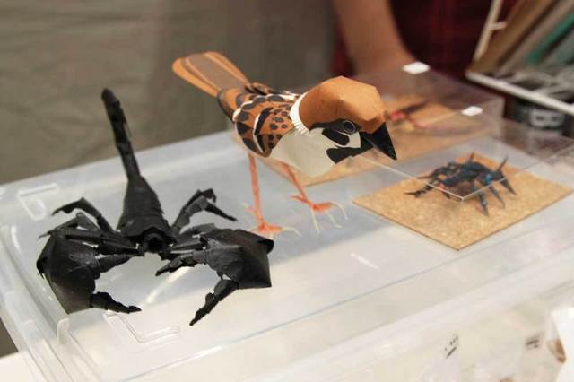 こちらもすべて切り紙です。