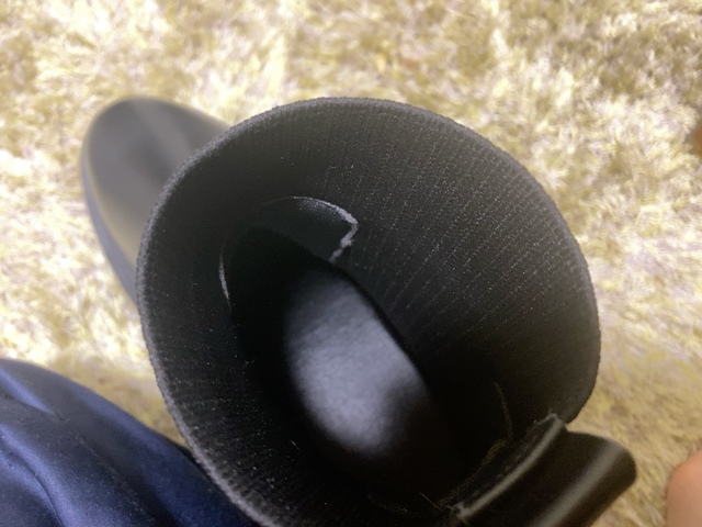 【GU リブニットソックスブーツ】リブニットで広がり履きやすい履き口です