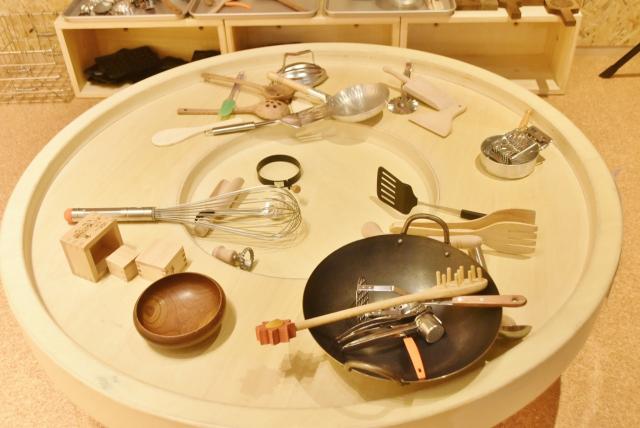 本物のキッチン用具で遊べる