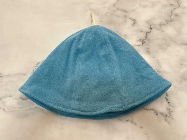 バックは装飾がないシンプルなデザイン