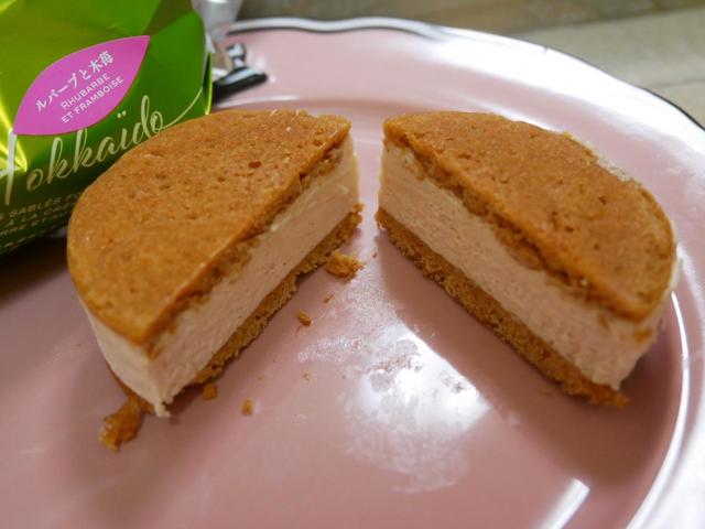 甘酸っぱさが楽しめる『ルバーブと木苺』 北のごちそう『バターチーズサンド』　1個300円