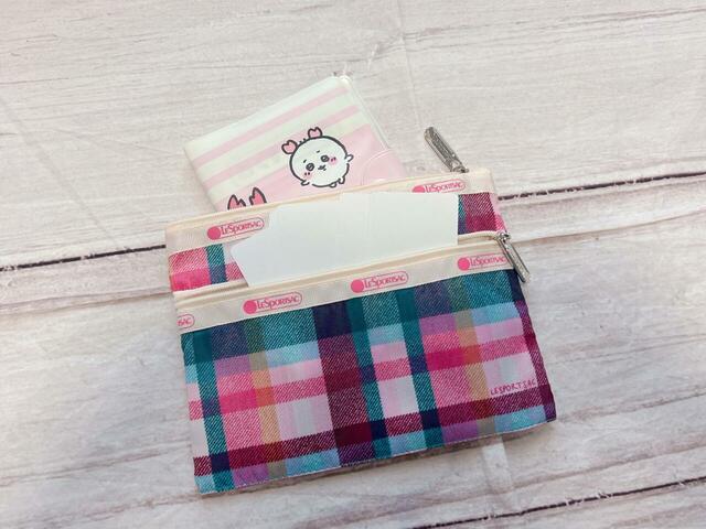 お薬手帳も収納できるため、通院用ポーチとして使うのもおすすめ！