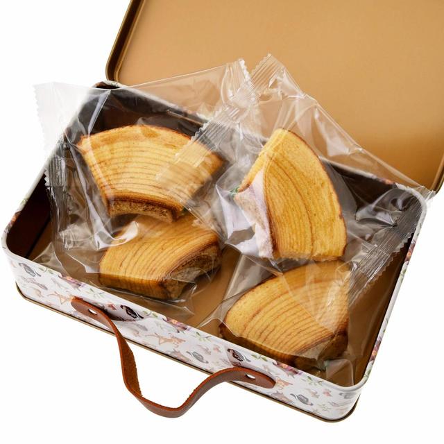 バンビ、とんすけ、フラワー バームクーヘン 缶入り Bambi 80years 1,944円