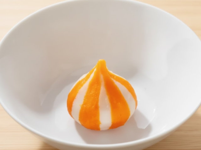 赤と白のコントラストが美しい『紅白団子』はおすすめの一品。【THE BUFFET 包包點心 ららぽーと横浜の麻辣湯(マーラータン)食べ放題】